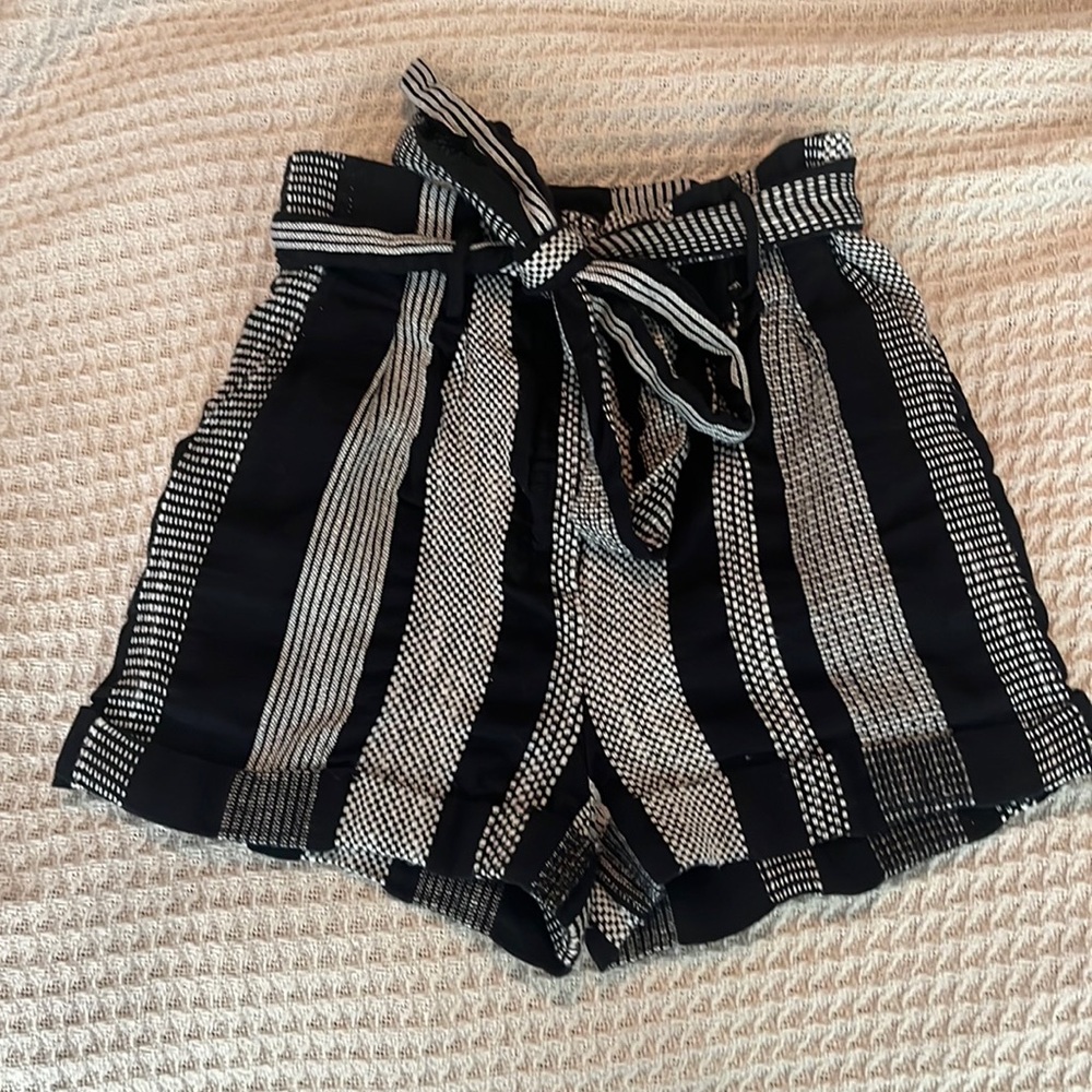 Black and white linen, textured shorts, size small